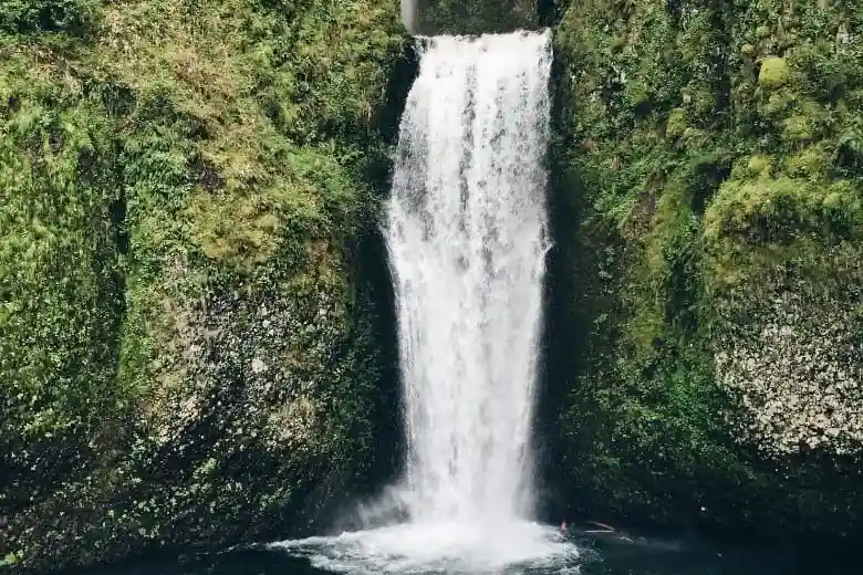 Curug Putri Keindahan Alam yang Memikat Hati 9 9 kotategaldotcom